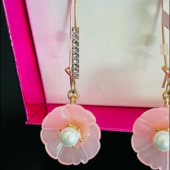 Betsey Johnson Floral Dangle Earrings Dangle Rhinestones New Box - Picture 1 of 4